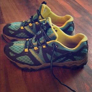Merrell Hiking Shoes 7